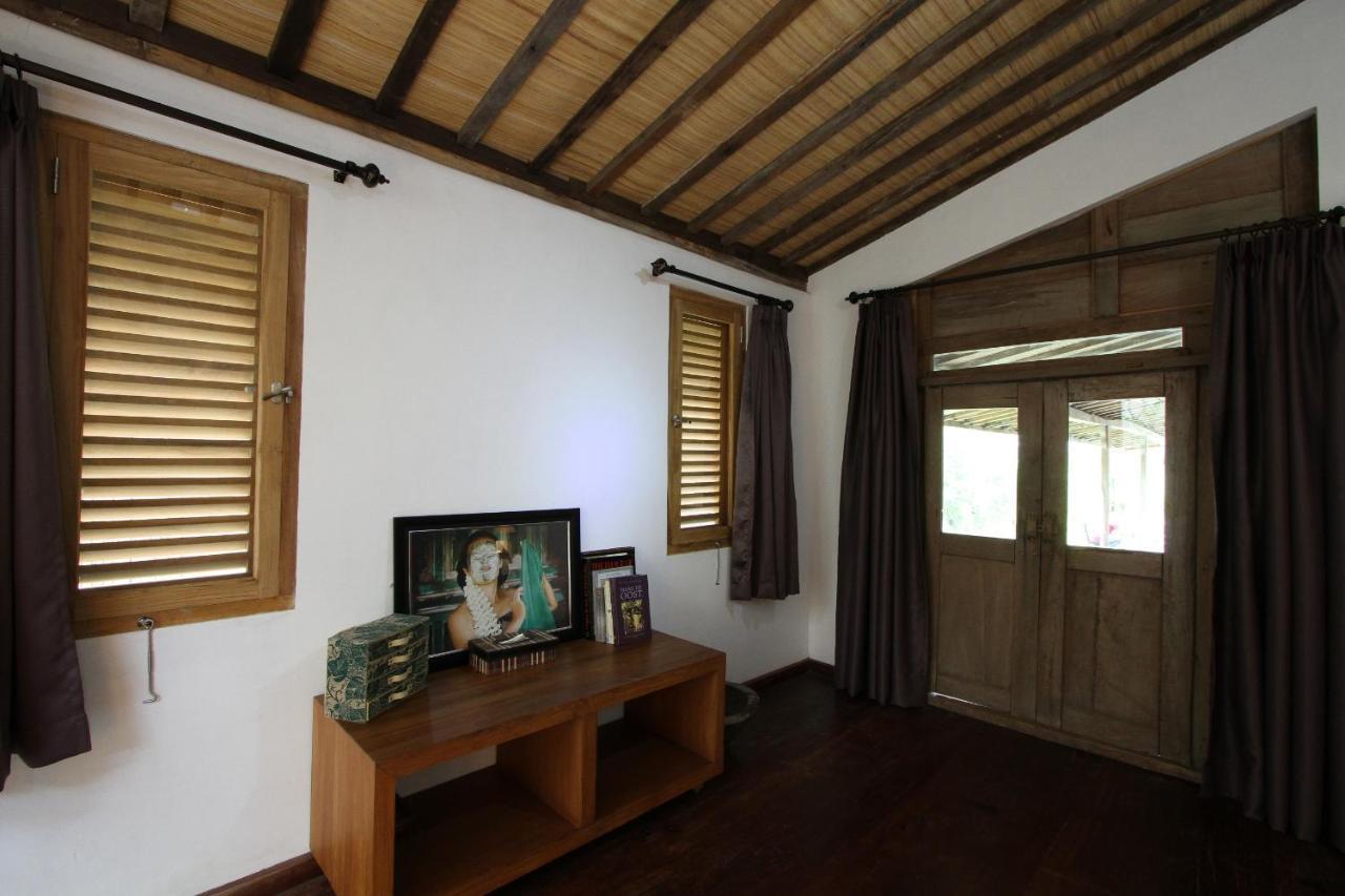 Villa Blue Steps ยอกยาการ์ตา ภายนอก รูปภาพ