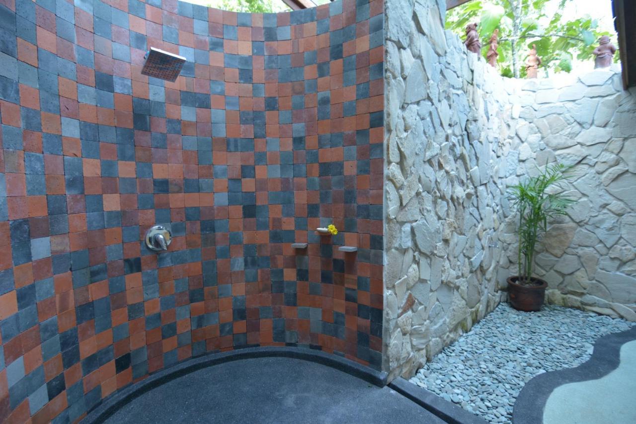 Villa Blue Steps ยอกยาการ์ตา ภายนอก รูปภาพ
