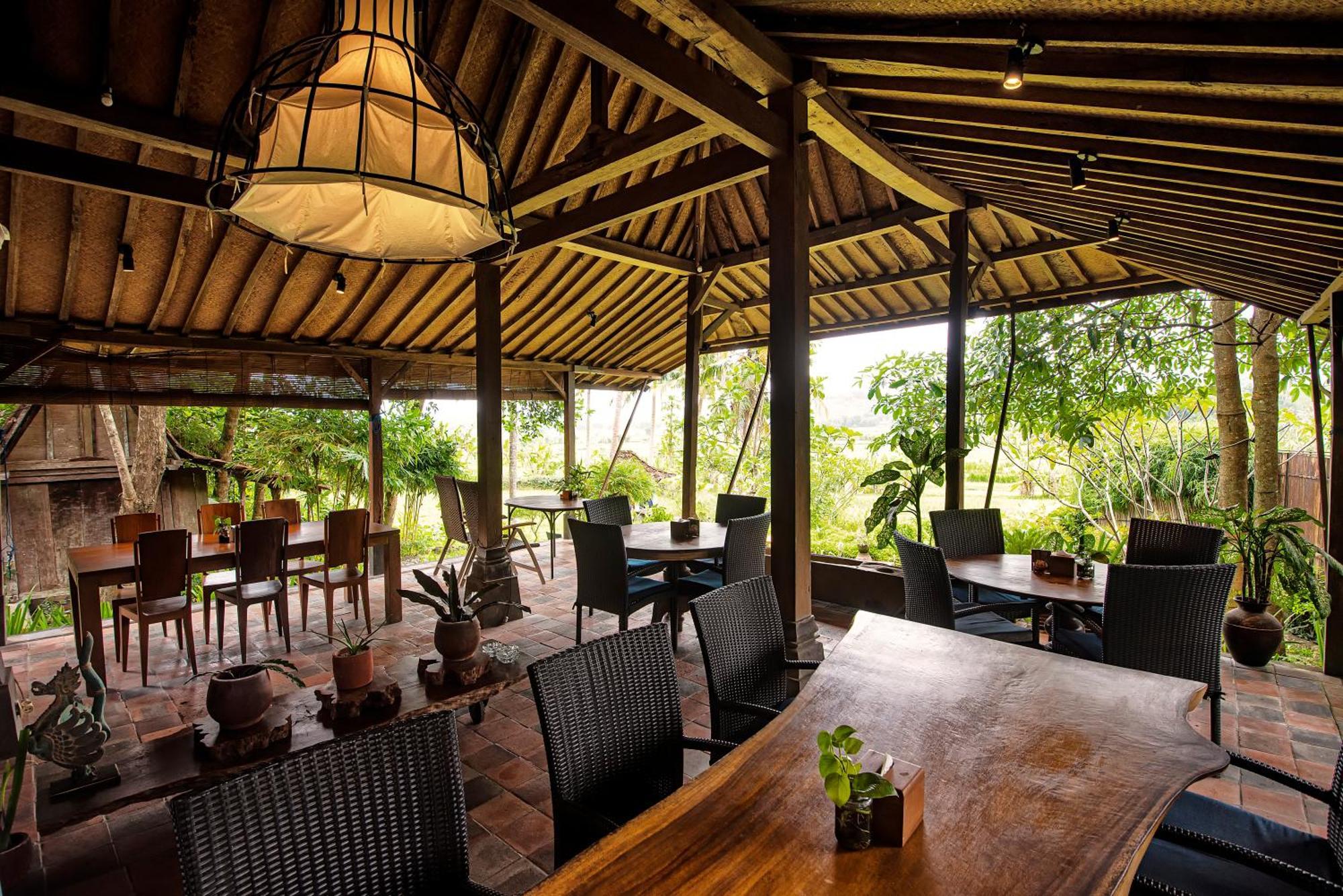 Villa Blue Steps ยอกยาการ์ตา ภายนอก รูปภาพ