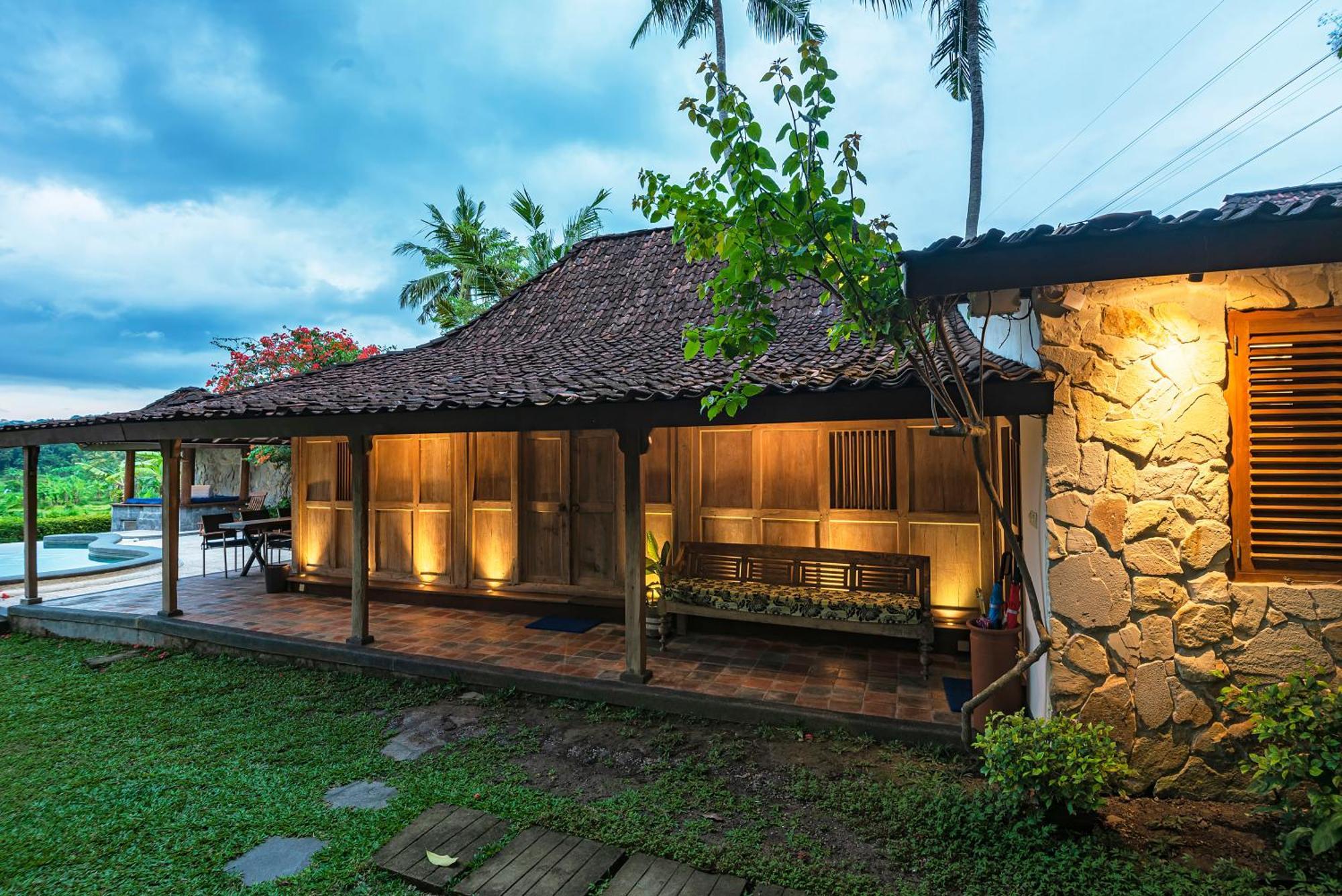 Villa Blue Steps ยอกยาการ์ตา ภายนอก รูปภาพ