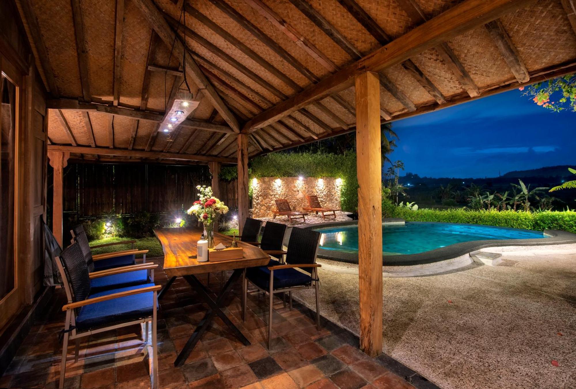 Villa Blue Steps ยอกยาการ์ตา ภายนอก รูปภาพ