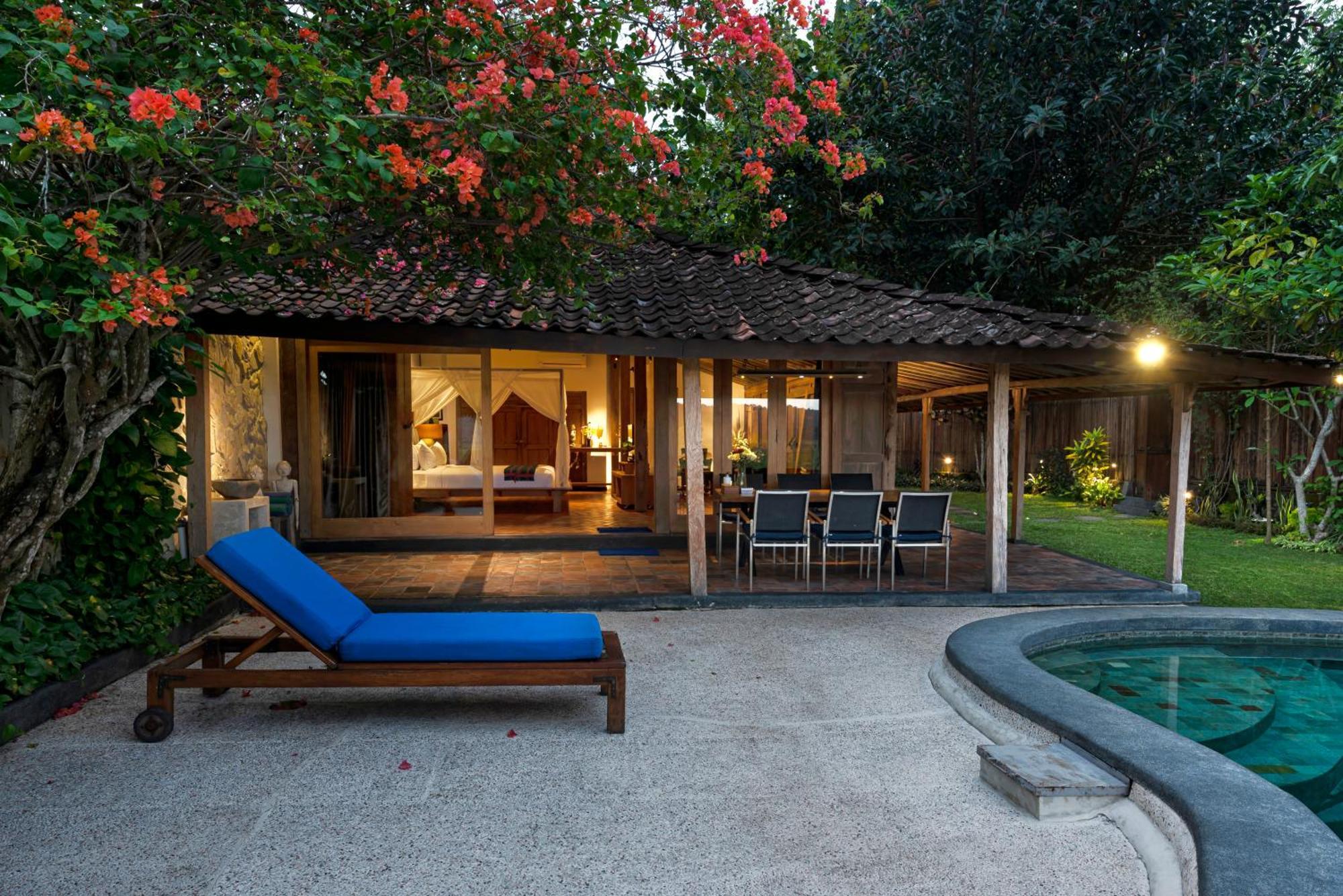 Villa Blue Steps ยอกยาการ์ตา ภายนอก รูปภาพ