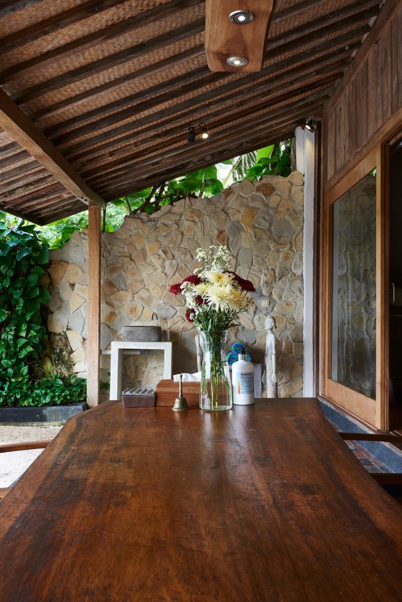 Villa Blue Steps ยอกยาการ์ตา ภายนอก รูปภาพ