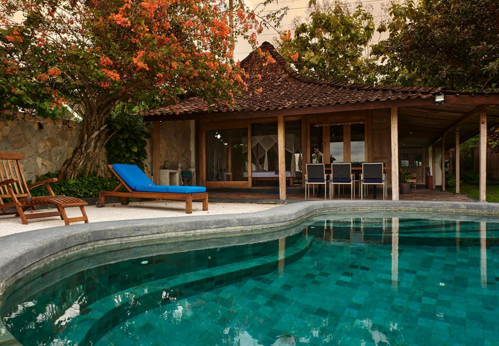 Villa Blue Steps ยอกยาการ์ตา ภายนอก รูปภาพ