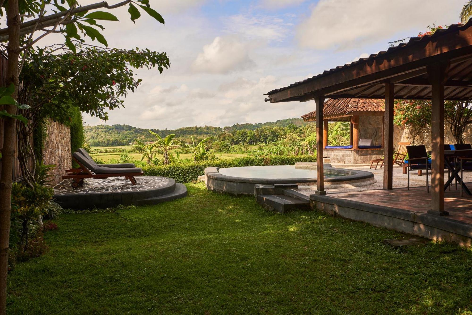 Villa Blue Steps ยอกยาการ์ตา ภายนอก รูปภาพ