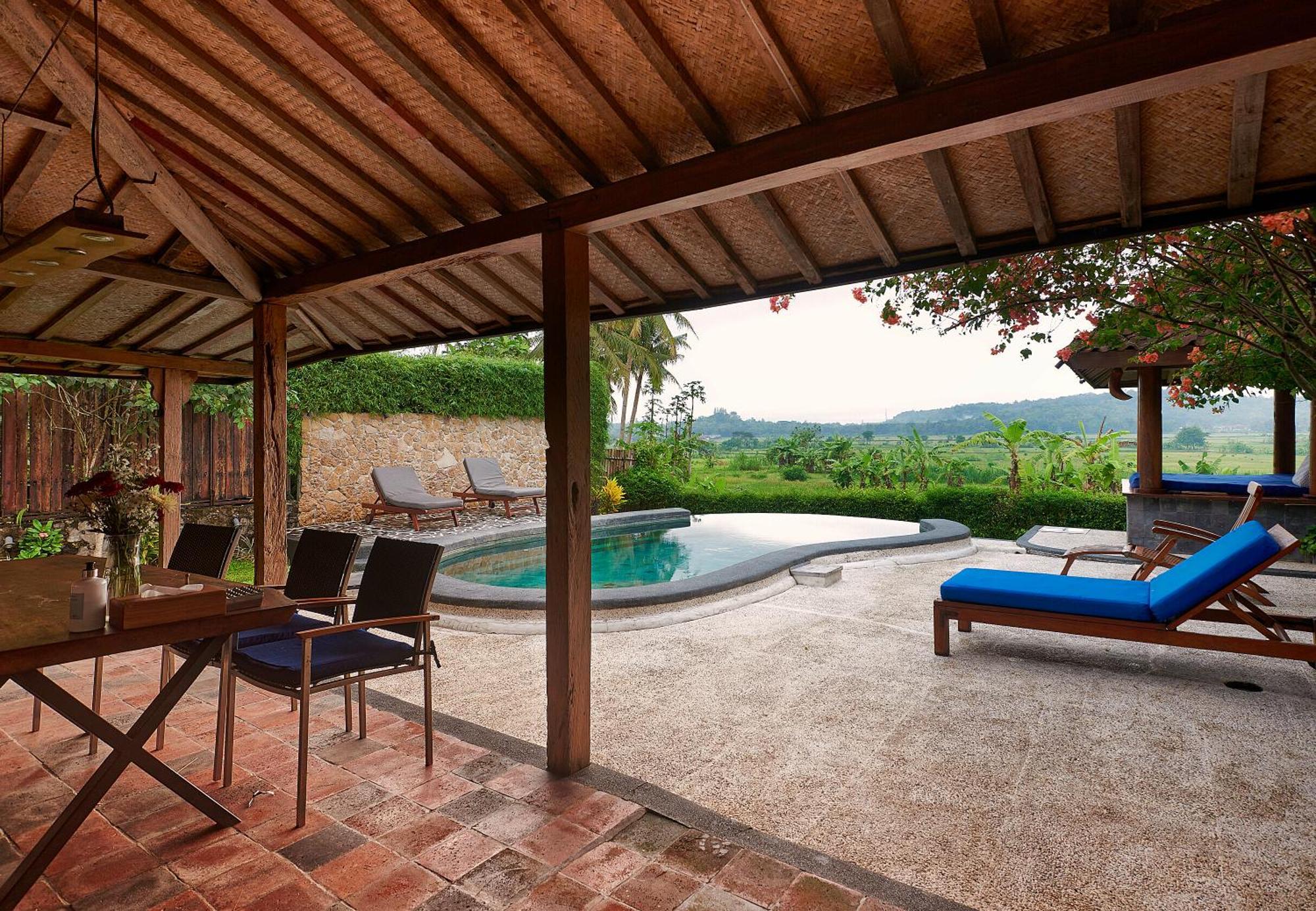 Villa Blue Steps ยอกยาการ์ตา ภายนอก รูปภาพ