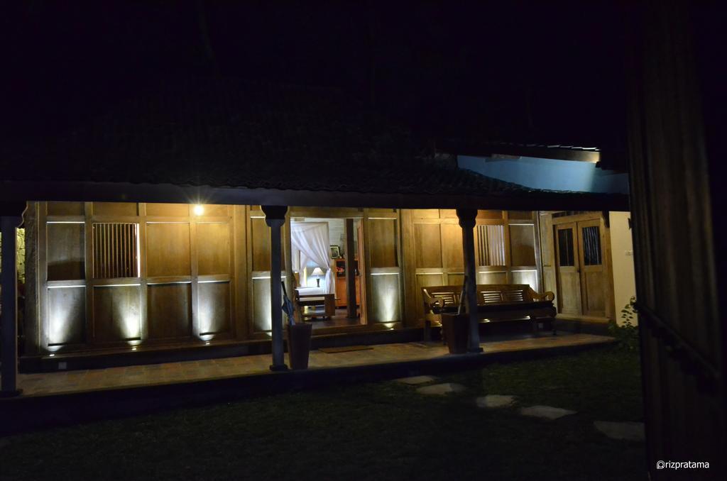 Villa Blue Steps ยอกยาการ์ตา ภายนอก รูปภาพ