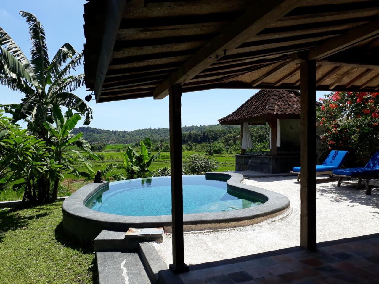 Villa Blue Steps ยอกยาการ์ตา ภายนอก รูปภาพ