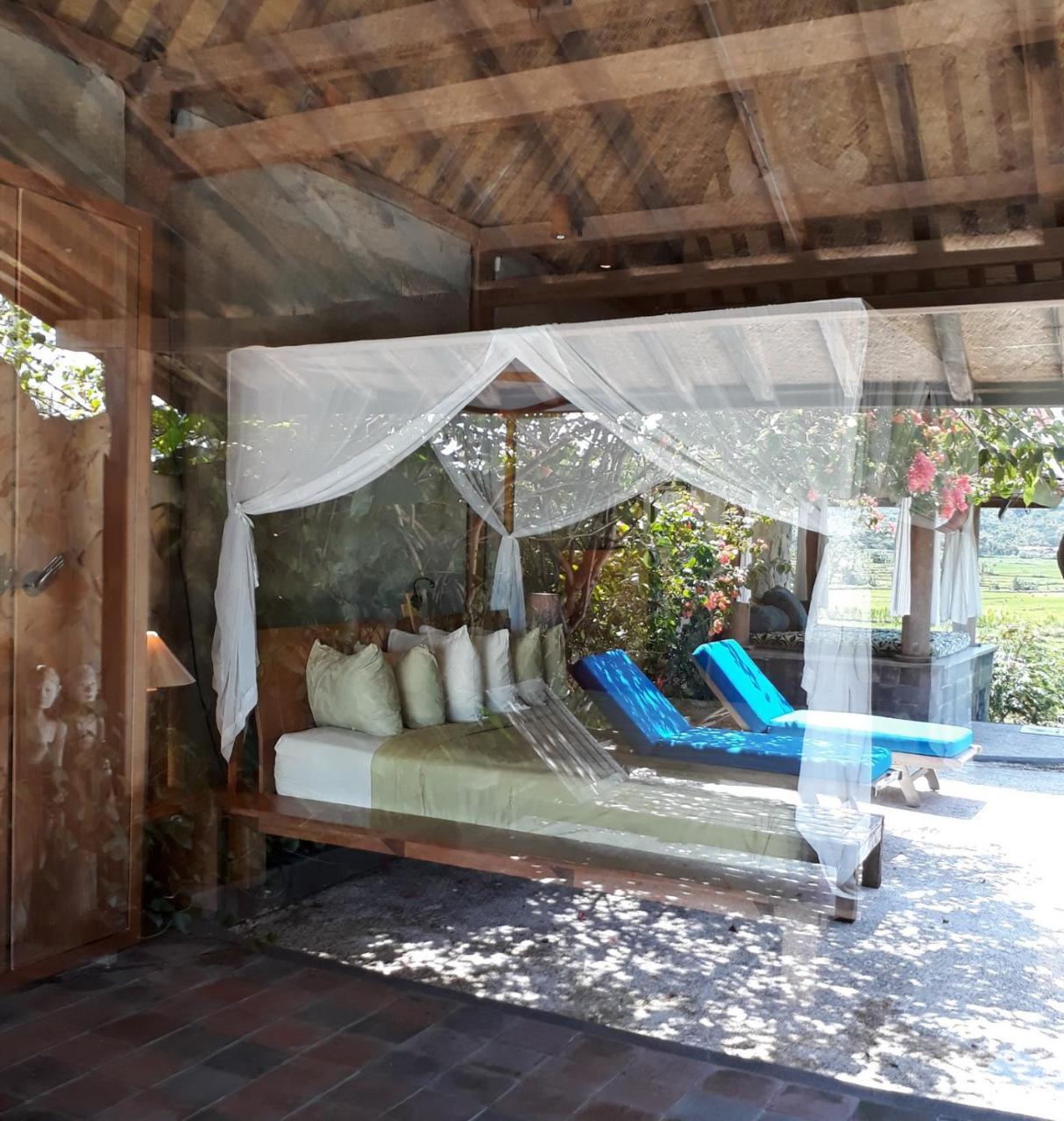 Villa Blue Steps ยอกยาการ์ตา ภายนอก รูปภาพ
