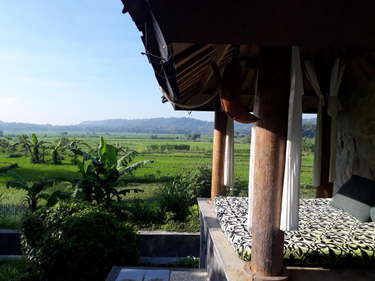 Villa Blue Steps ยอกยาการ์ตา ภายนอก รูปภาพ
