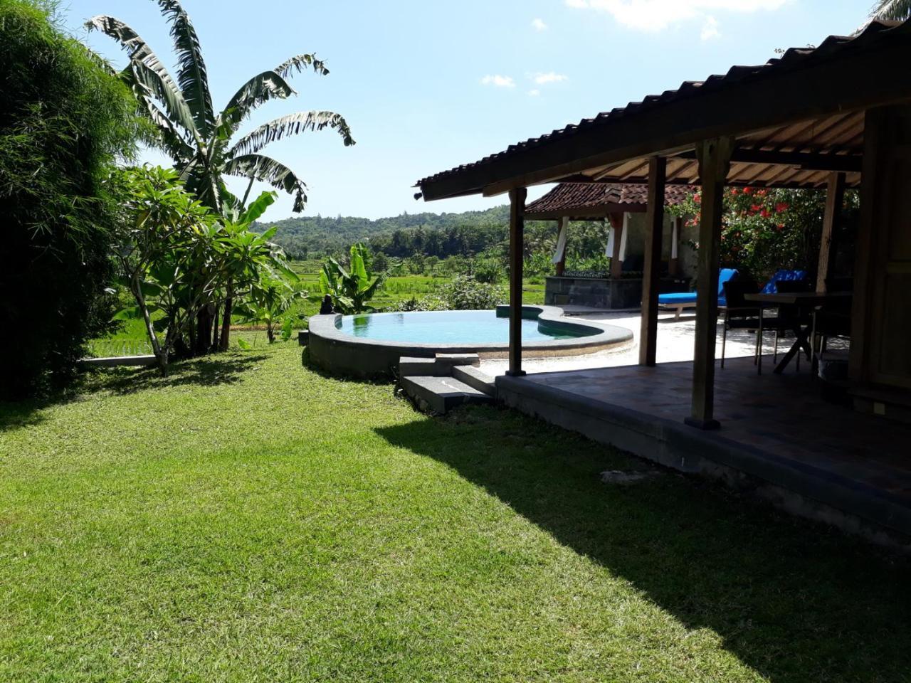 Villa Blue Steps ยอกยาการ์ตา ภายนอก รูปภาพ